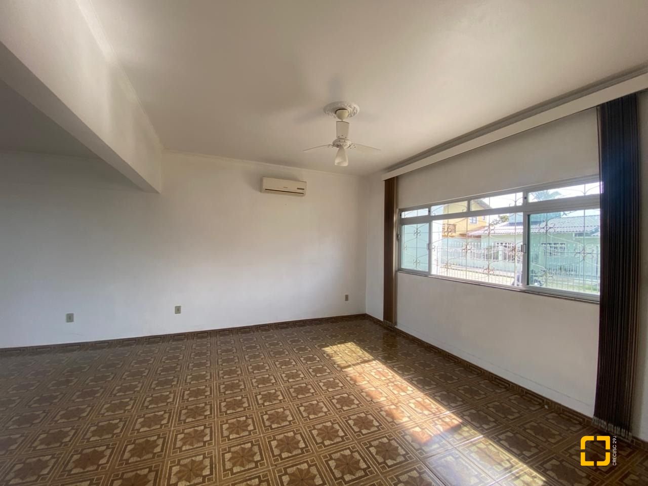 Casa com 192m², 4 quartos (sendo 1 suíte), 3 garagens, no bairro Jardim Atlântico em Florianópolis