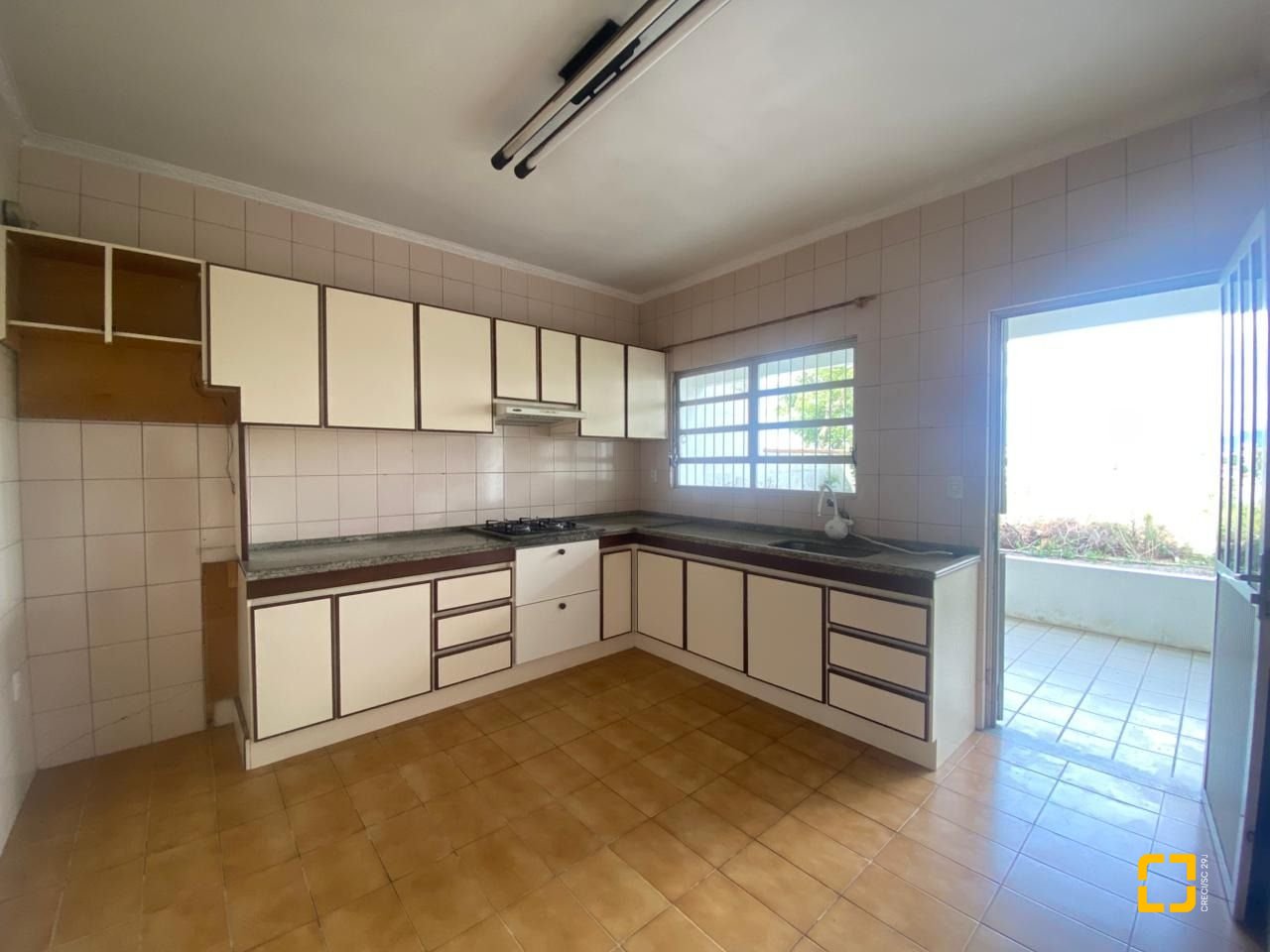 Casa com 192m², 4 quartos (sendo 1 suíte), 3 garagens, no bairro Jardim Atlântico em Florianópolis