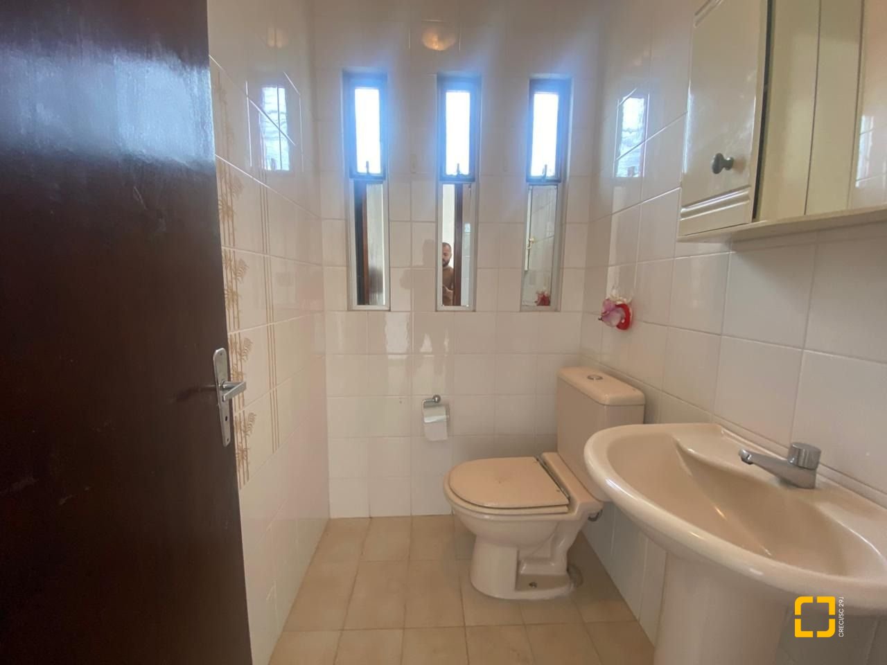 Casa com 192m², 4 quartos (sendo 1 suíte), 3 garagens, no bairro Jardim Atlântico em Florianópolis