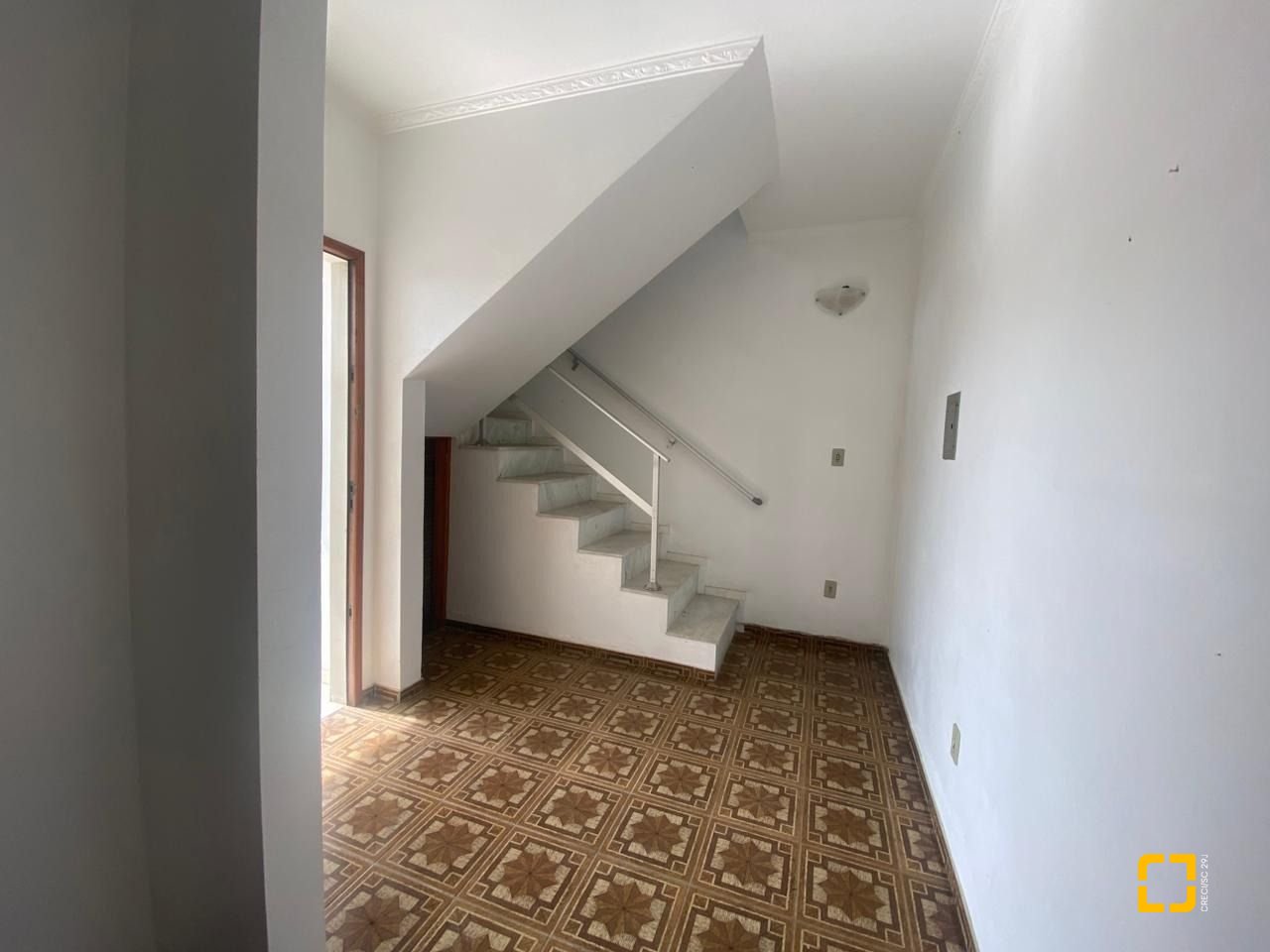 Casa com 192m², 4 quartos (sendo 1 suíte), 3 garagens, no bairro Jardim Atlântico em Florianópolis