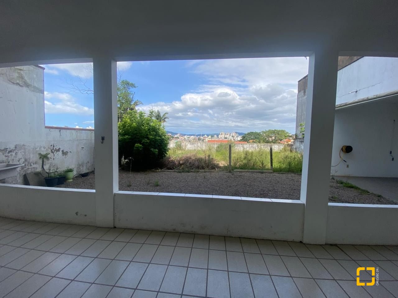 Casa com 192m², 4 quartos (sendo 1 suíte), 3 garagens, no bairro Jardim Atlântico em Florianópolis