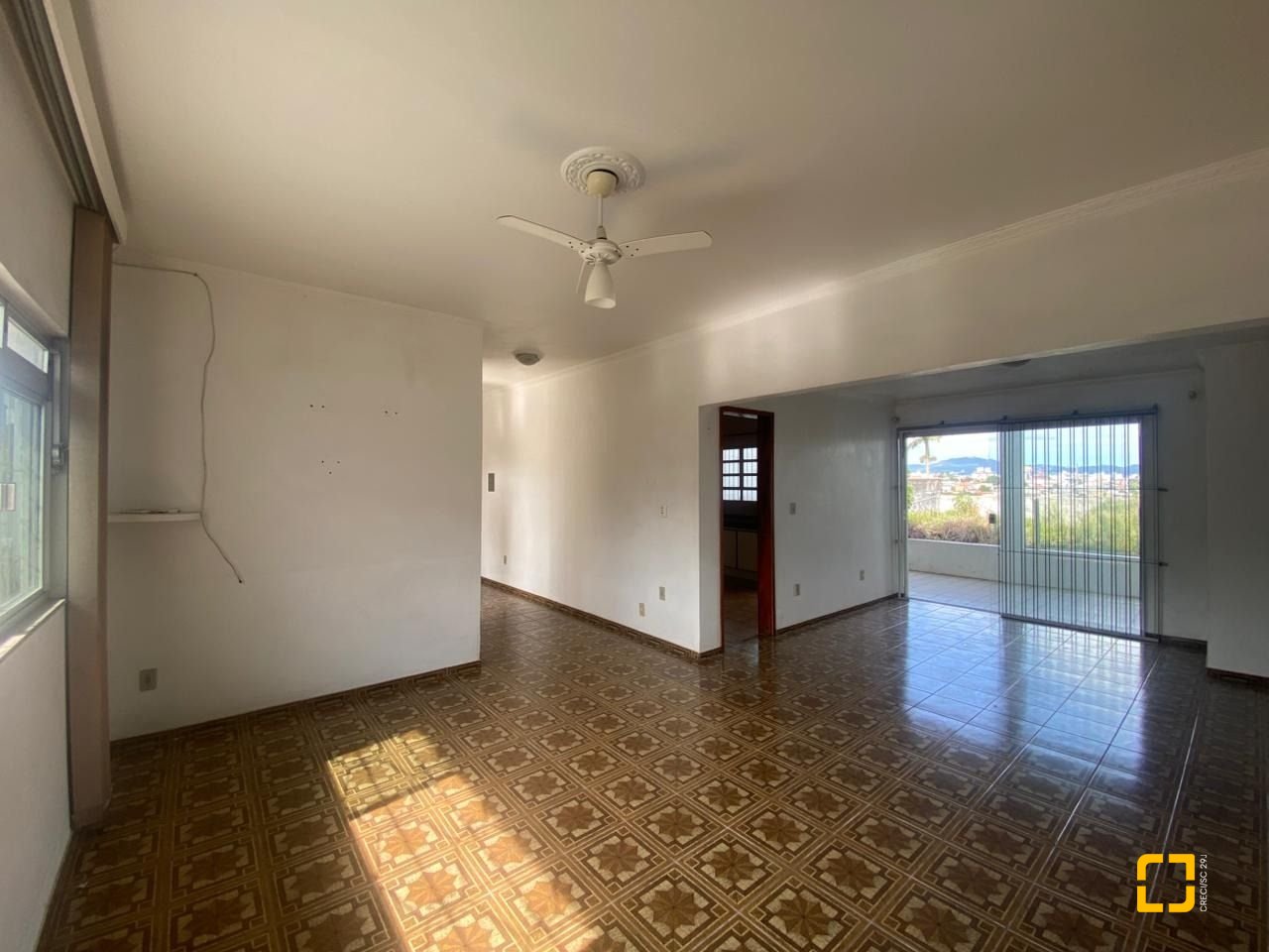 Casa com 192m², 4 quartos (sendo 1 suíte), 3 garagens, no bairro Jardim Atlântico em Florianópolis