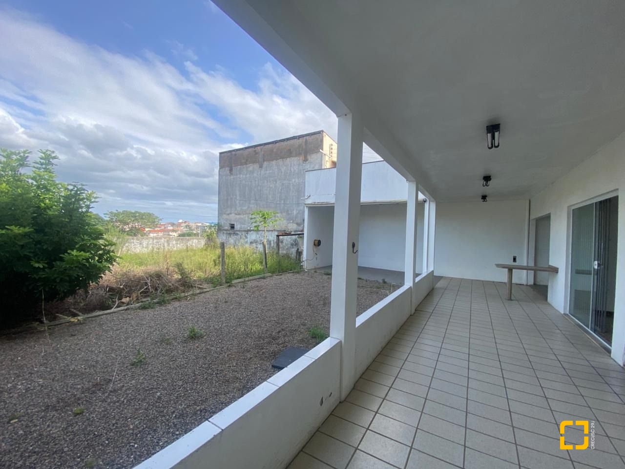 Casa com 192m², 4 quartos (sendo 1 suíte), 3 garagens, no bairro Jardim Atlântico em Florianópolis