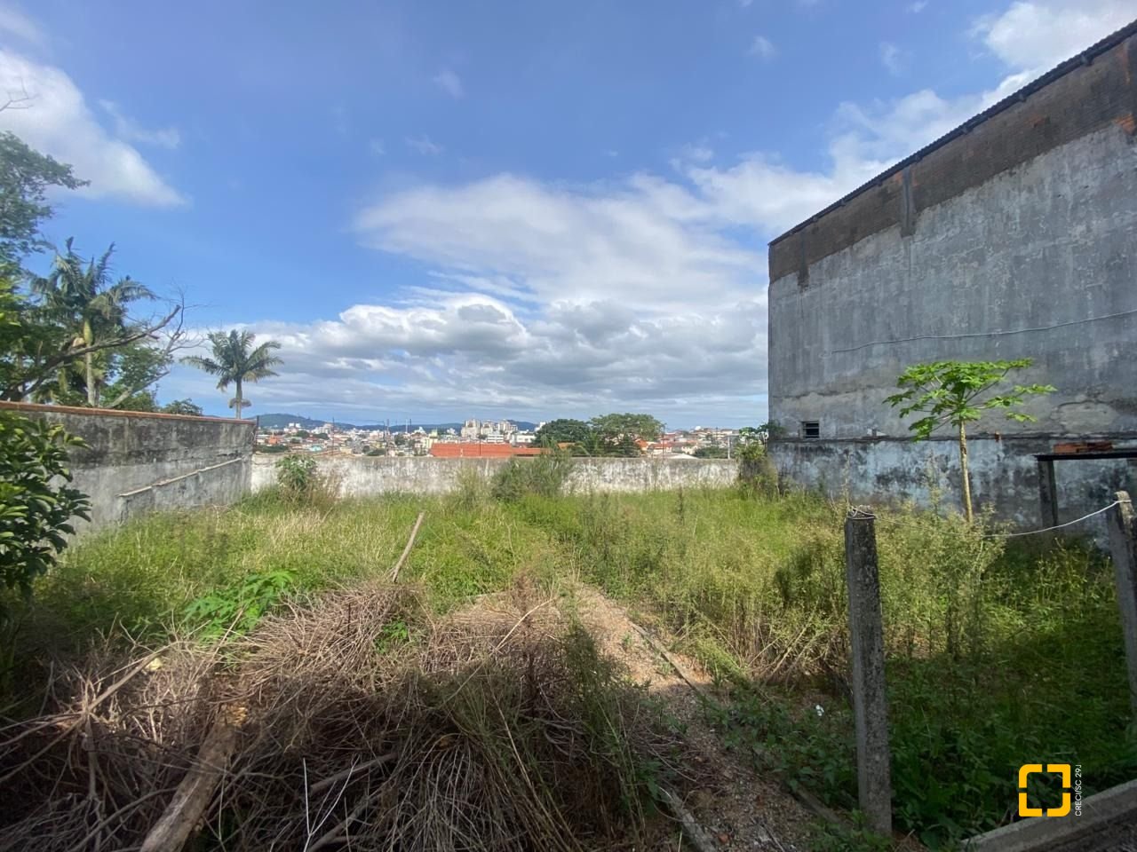 Casa com 192m², 4 quartos (sendo 1 suíte), 3 garagens, no bairro Jardim Atlântico em Florianópolis