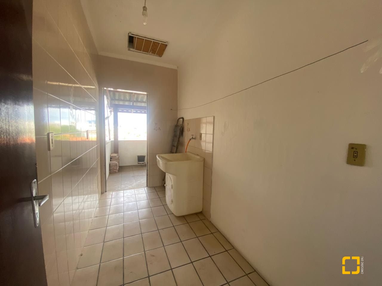 Casa com 192m², 4 quartos (sendo 1 suíte), 3 garagens, no bairro Jardim Atlântico em Florianópolis