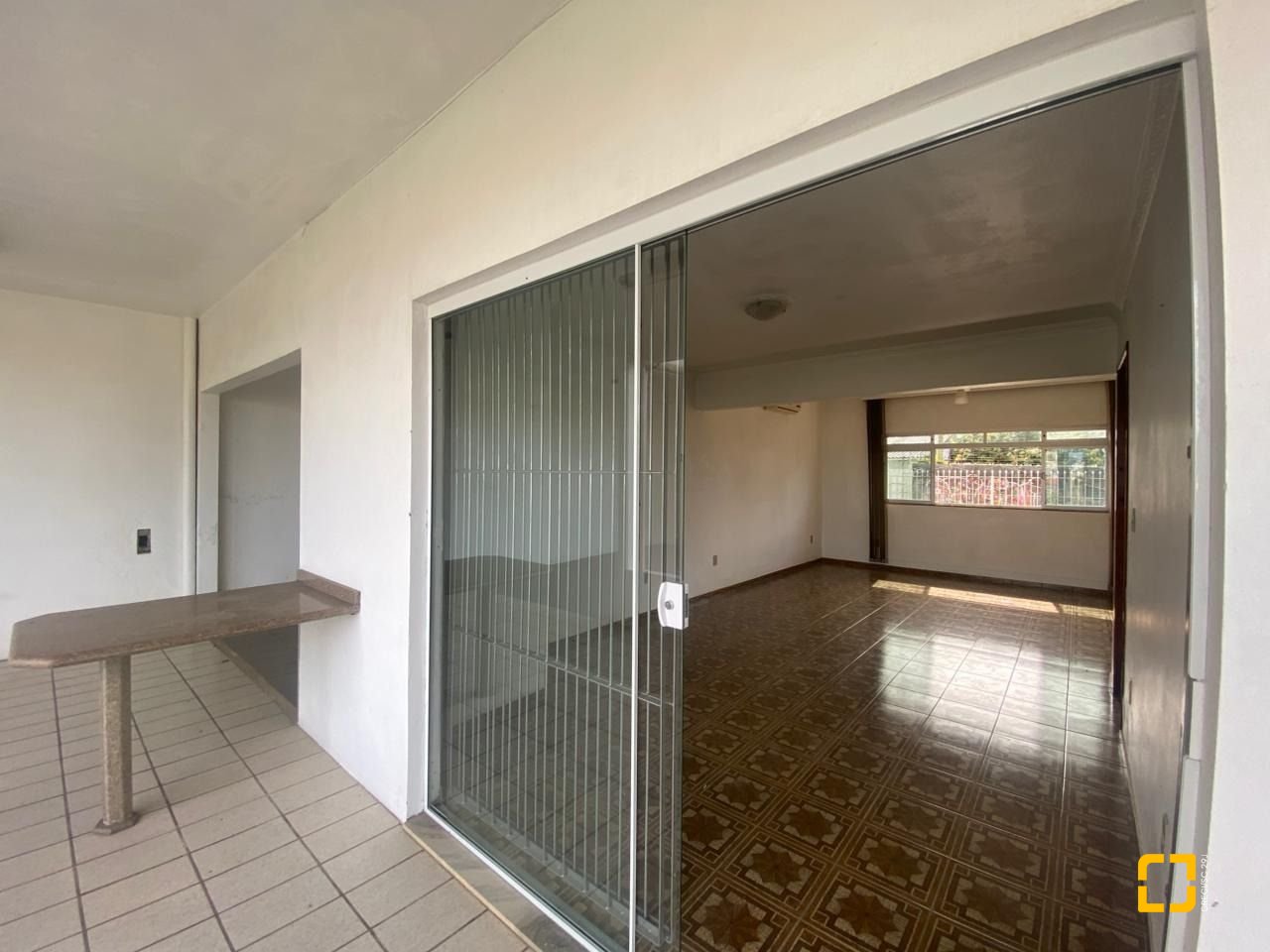 Casa com 192m², 4 quartos (sendo 1 suíte), 3 garagens, no bairro Jardim Atlântico em Florianópolis