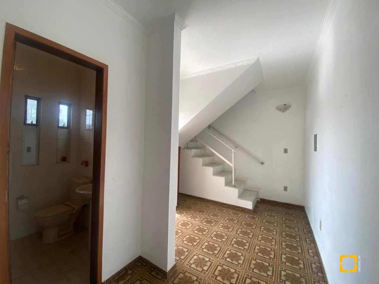 Casa com 192m², 4 quartos (sendo 1 suíte), 3 garagens, no bairro Jardim Atlântico em Florianópolis