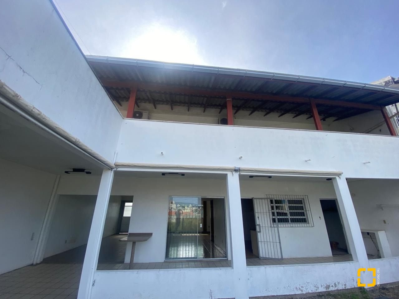 Casa com 192m², 4 quartos (sendo 1 suíte), 3 garagens, no bairro Jardim Atlântico em Florianópolis