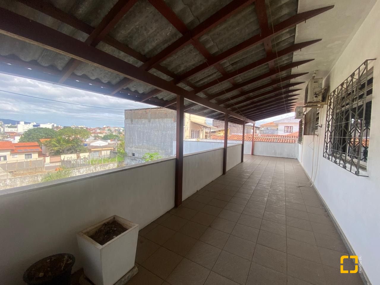 Casa com 192m², 4 quartos (sendo 1 suíte), 3 garagens, no bairro Jardim Atlântico em Florianópolis