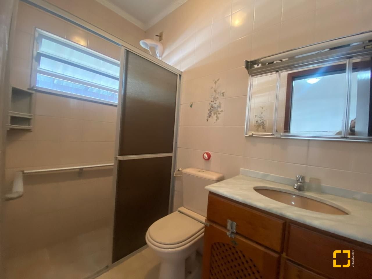 Casa com 192m², 4 quartos (sendo 1 suíte), 3 garagens, no bairro Jardim Atlântico em Florianópolis