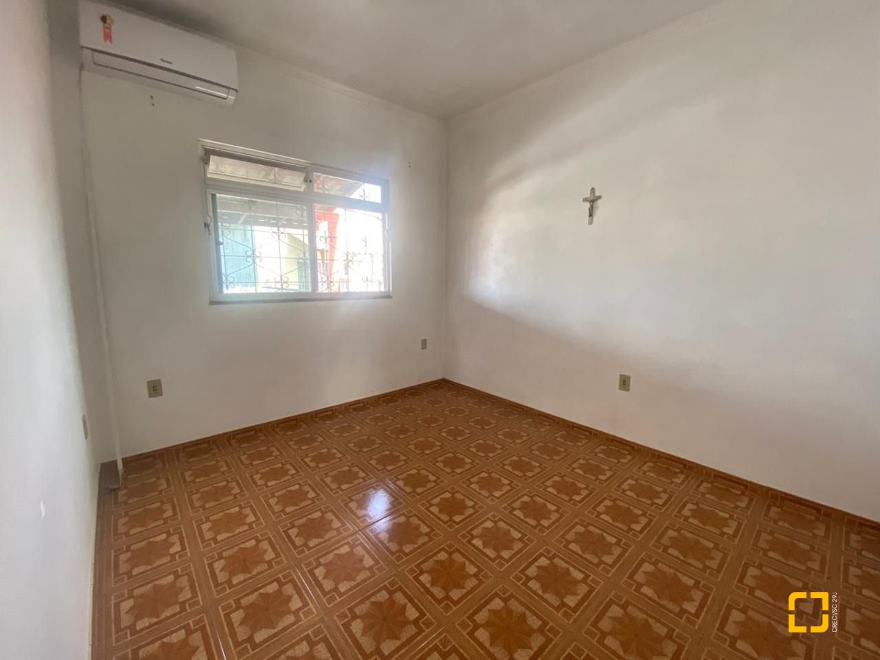 Casa com 192m², 4 quartos (sendo 1 suíte), 3 garagens, no bairro Jardim Atlântico em Florianópolis