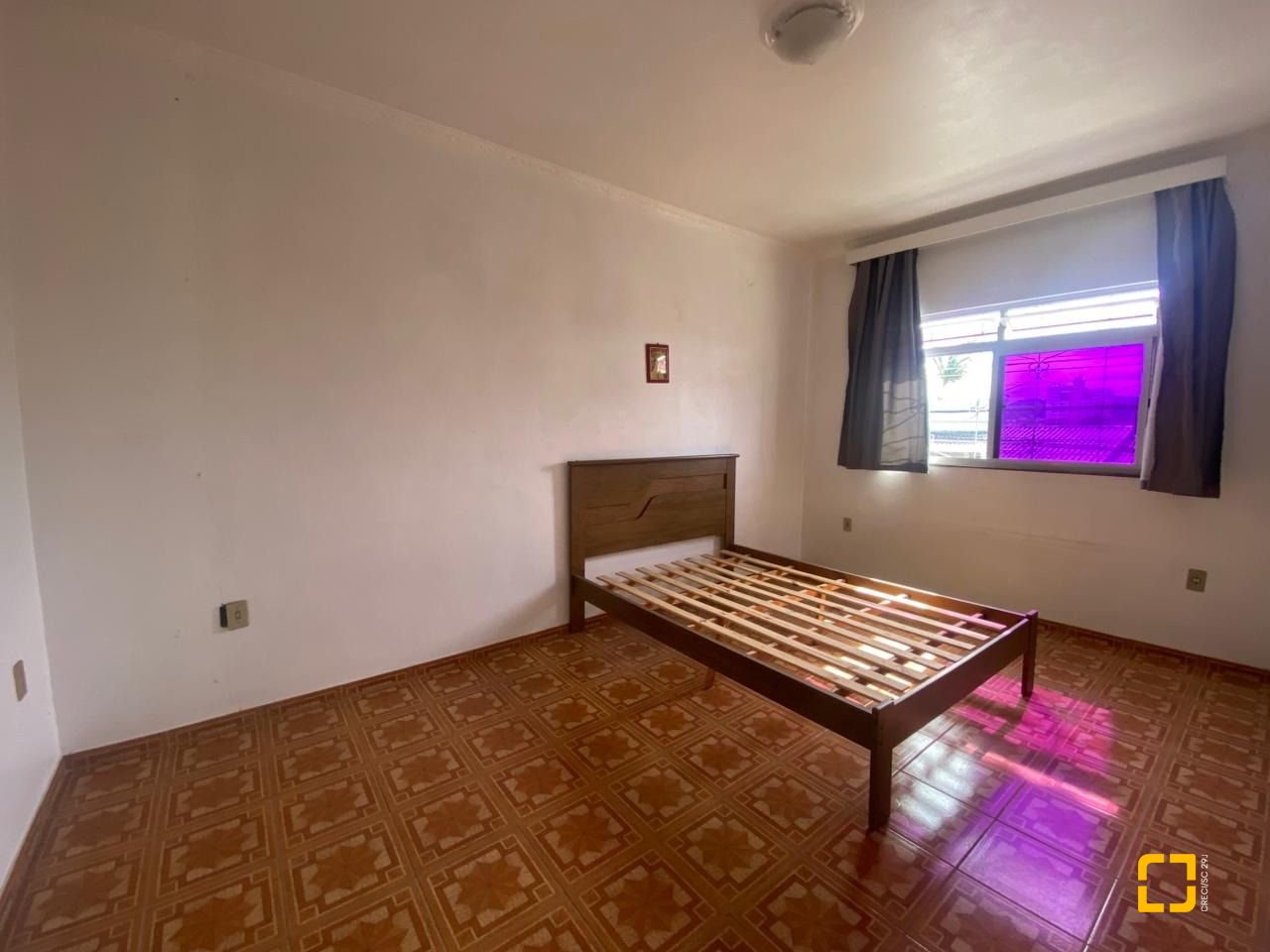 Casa com 192m², 4 quartos (sendo 1 suíte), 3 garagens, no bairro Jardim Atlântico em Florianópolis