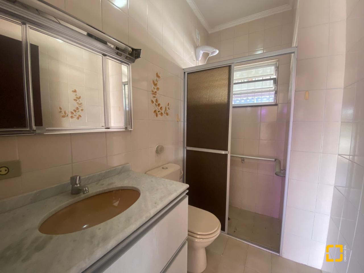 Casa com 192m², 4 quartos (sendo 1 suíte), 3 garagens, no bairro Jardim Atlântico em Florianópolis