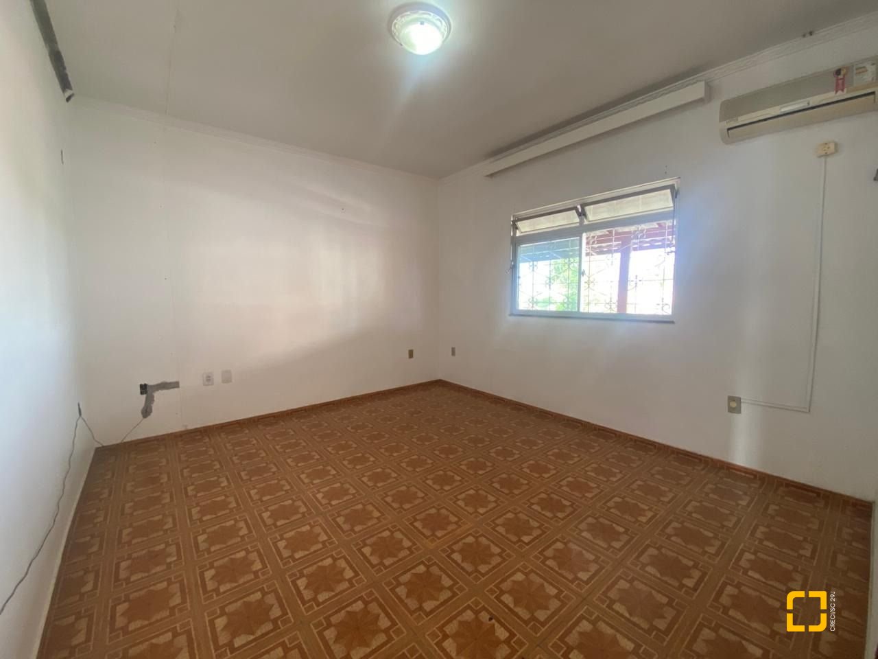 Casa com 192m², 4 quartos (sendo 1 suíte), 3 garagens, no bairro Jardim Atlântico em Florianópolis