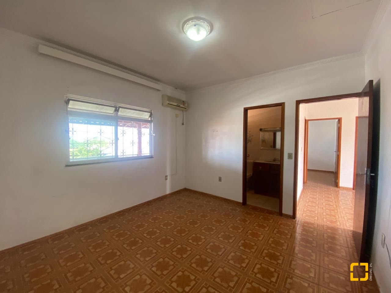 Casa com 192m², 4 quartos (sendo 1 suíte), 3 garagens, no bairro Jardim Atlântico em Florianópolis