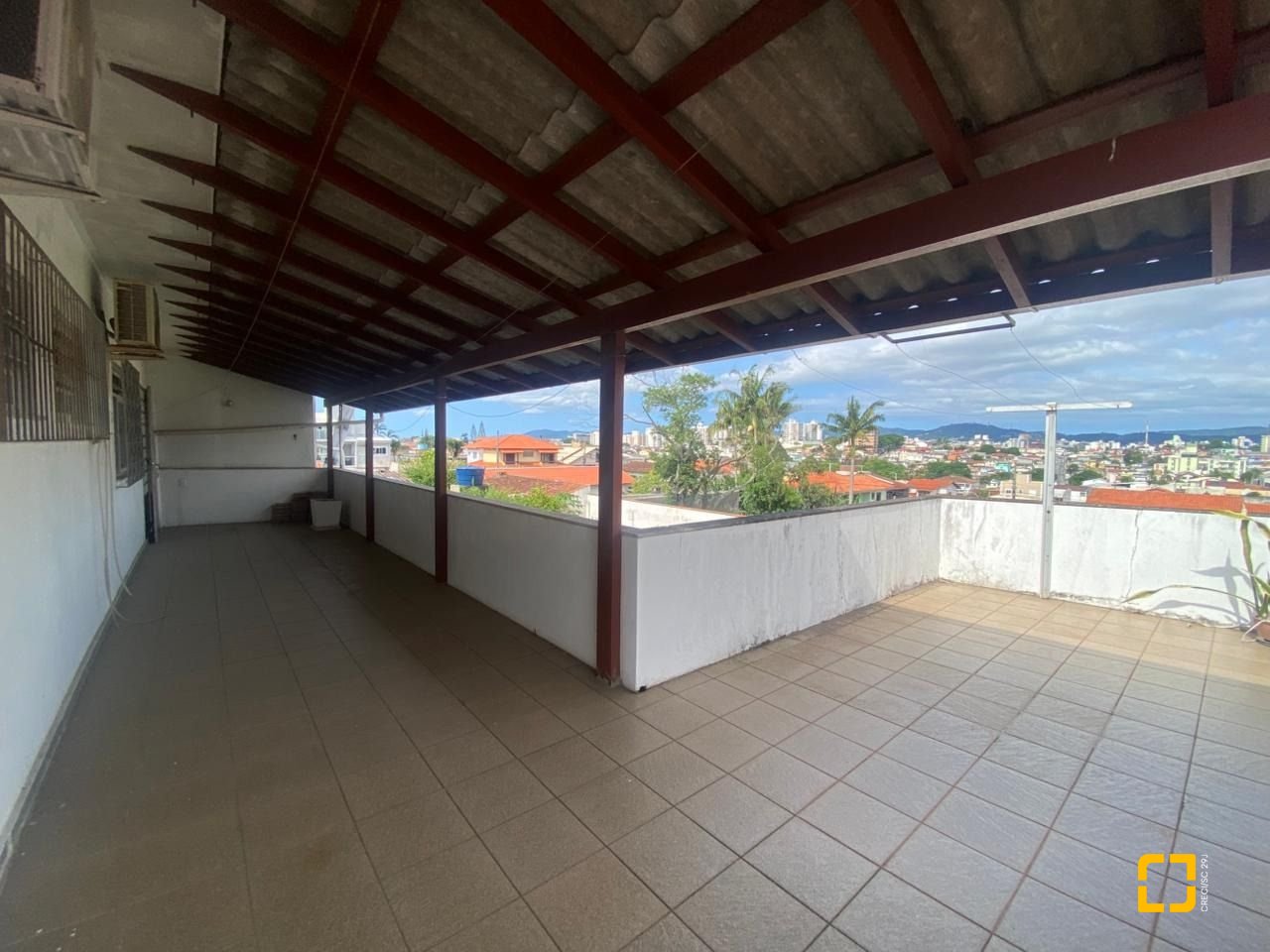 Casa com 192m², 4 quartos (sendo 1 suíte), 3 garagens, no bairro Jardim Atlântico em Florianópolis