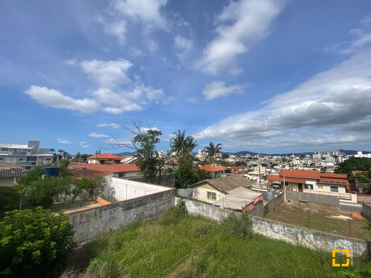 Casa com 192m², 4 quartos (sendo 1 suíte), 3 garagens, no bairro Jardim Atlântico em Florianópolis