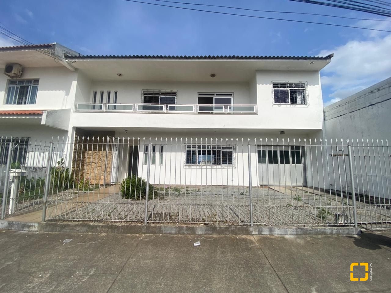 Casa com 192m², 4 quartos (sendo 1 suíte), 3 garagens, no bairro Jardim Atlântico em Florianópolis
