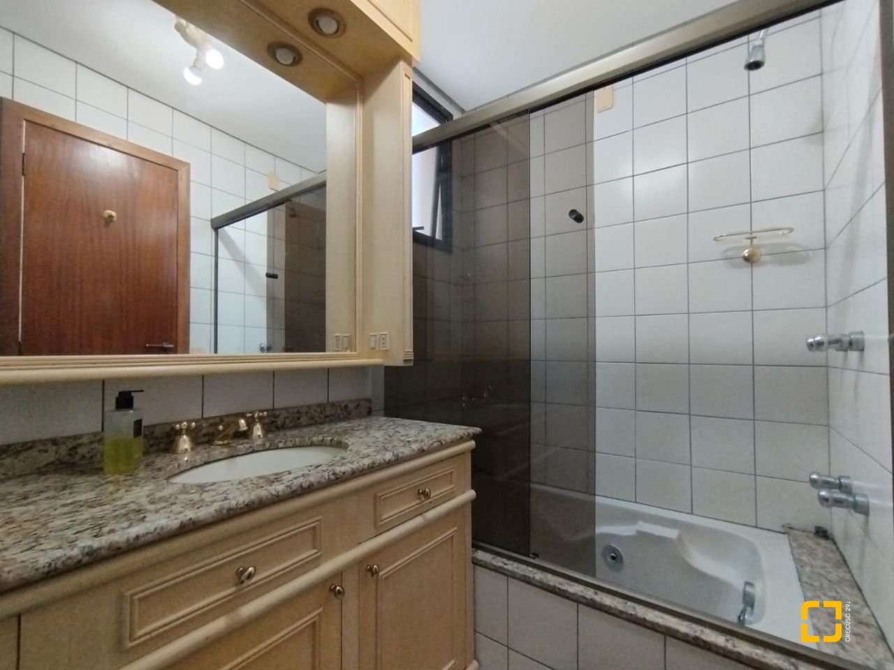 Apartamento com 56m², 1 quarto, 1 garagem, no bairro Agronômica em Florianópolis