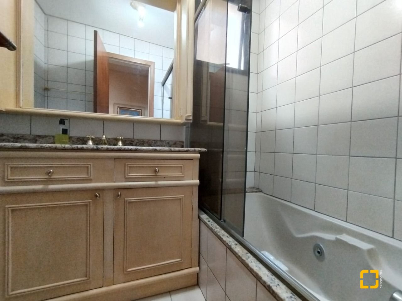 Apartamento com 56m², 1 quarto, 1 garagem, no bairro Agronômica em Florianópolis
