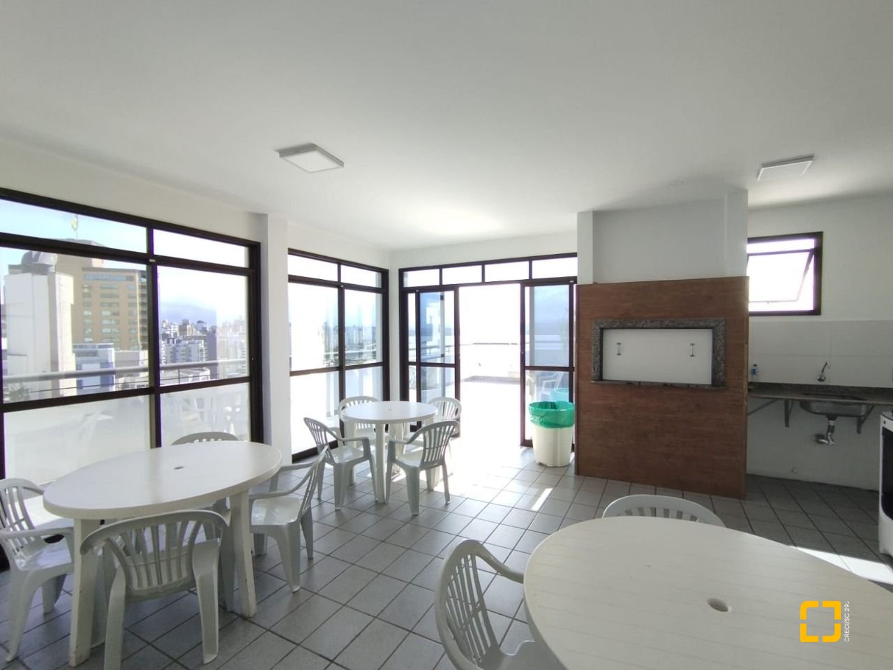 Apartamento com 56m², 1 quarto, 1 garagem, no bairro Agronômica em Florianópolis