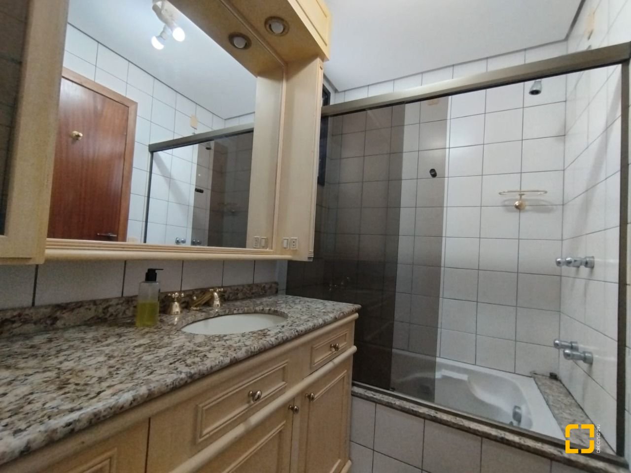 Apartamento com 56m², 1 quarto, 1 garagem, no bairro Agronômica em Florianópolis
