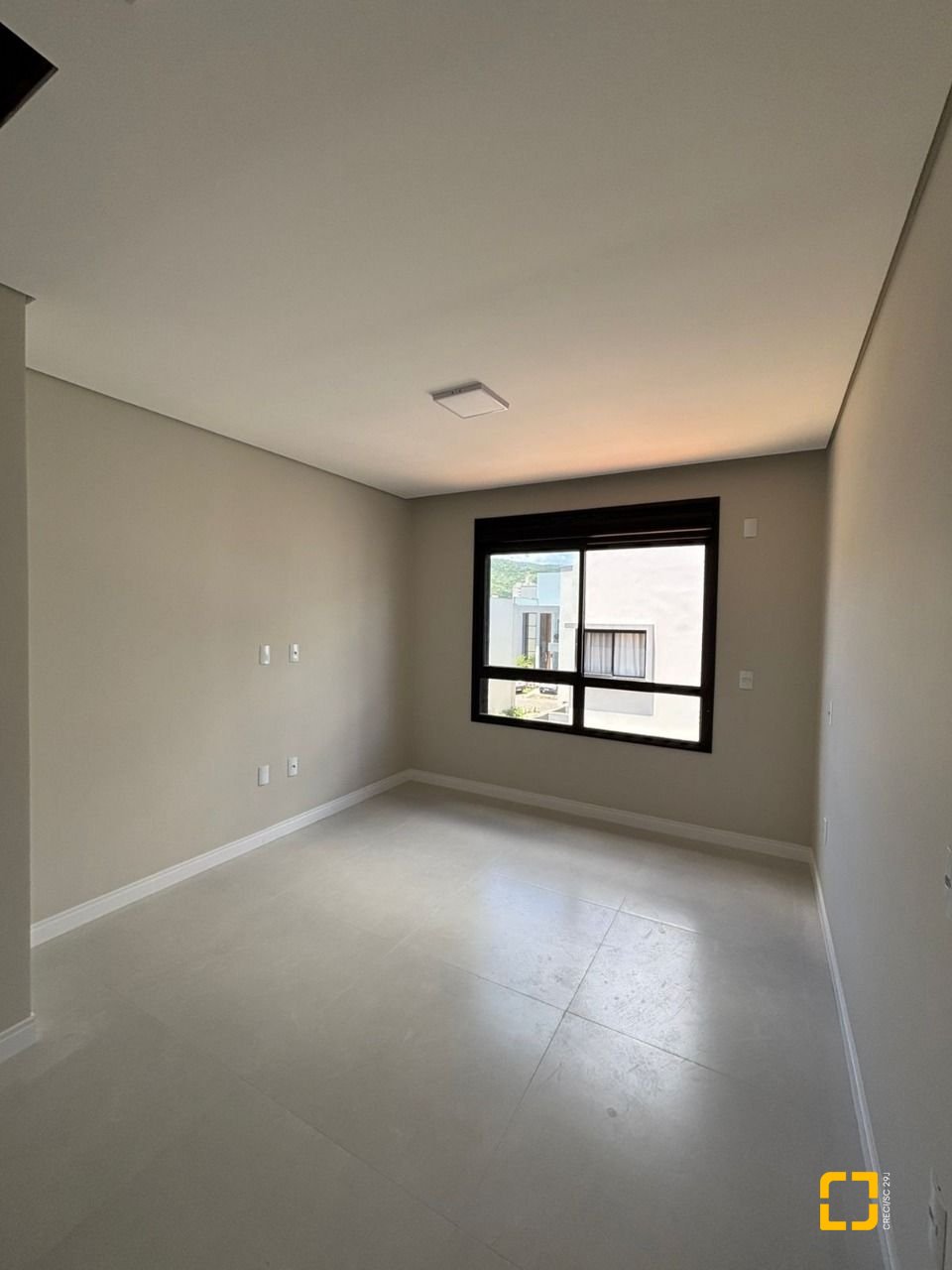 Casa de Condomínio com 176m², 4 quartos (sendo 1 suíte), 4 garagens, no bairro Beira Rio em Biguaçu