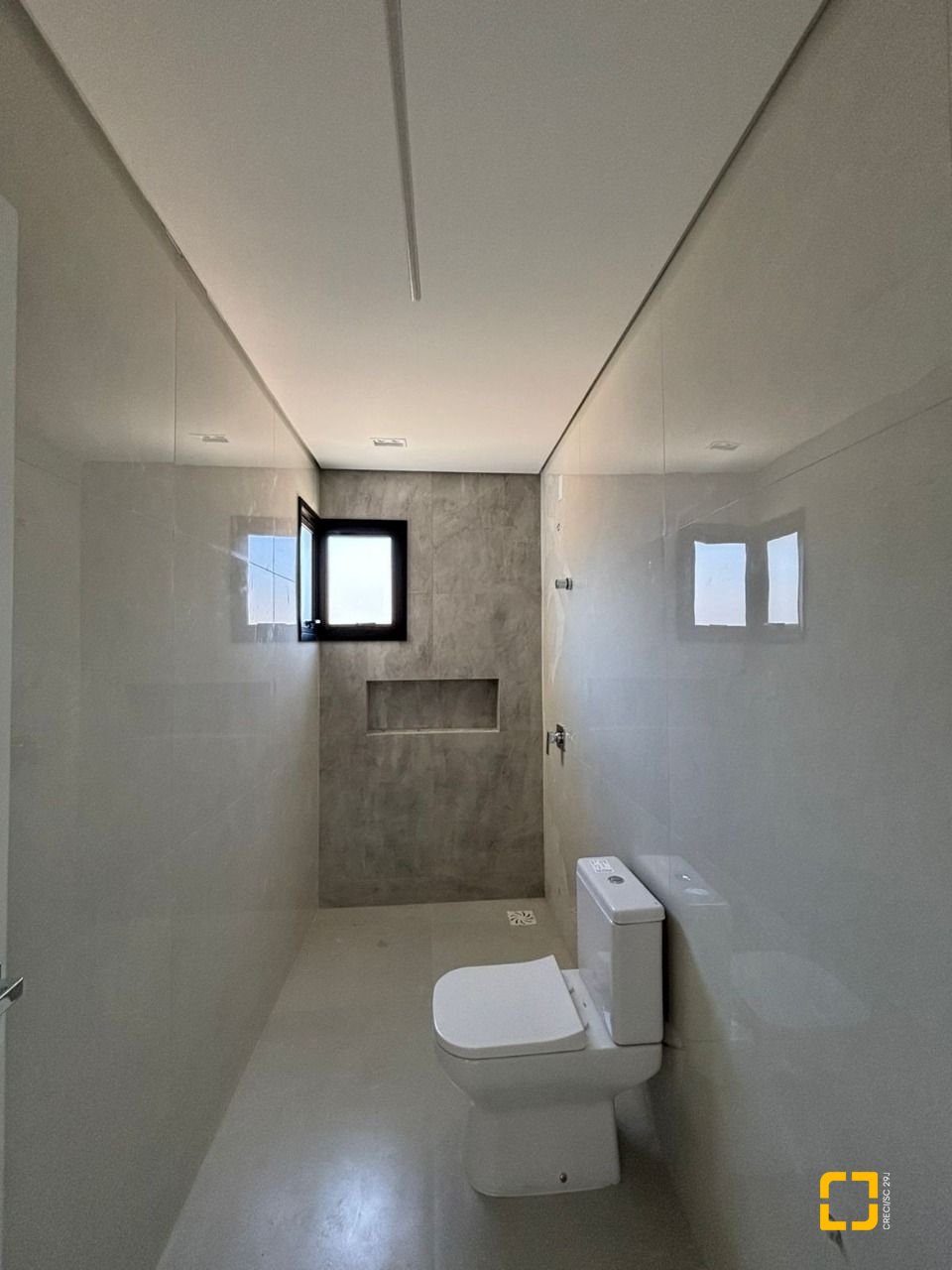 Casa de Condomínio com 176m², 4 quartos (sendo 1 suíte), 4 garagens, no bairro Beira Rio em Biguaçu