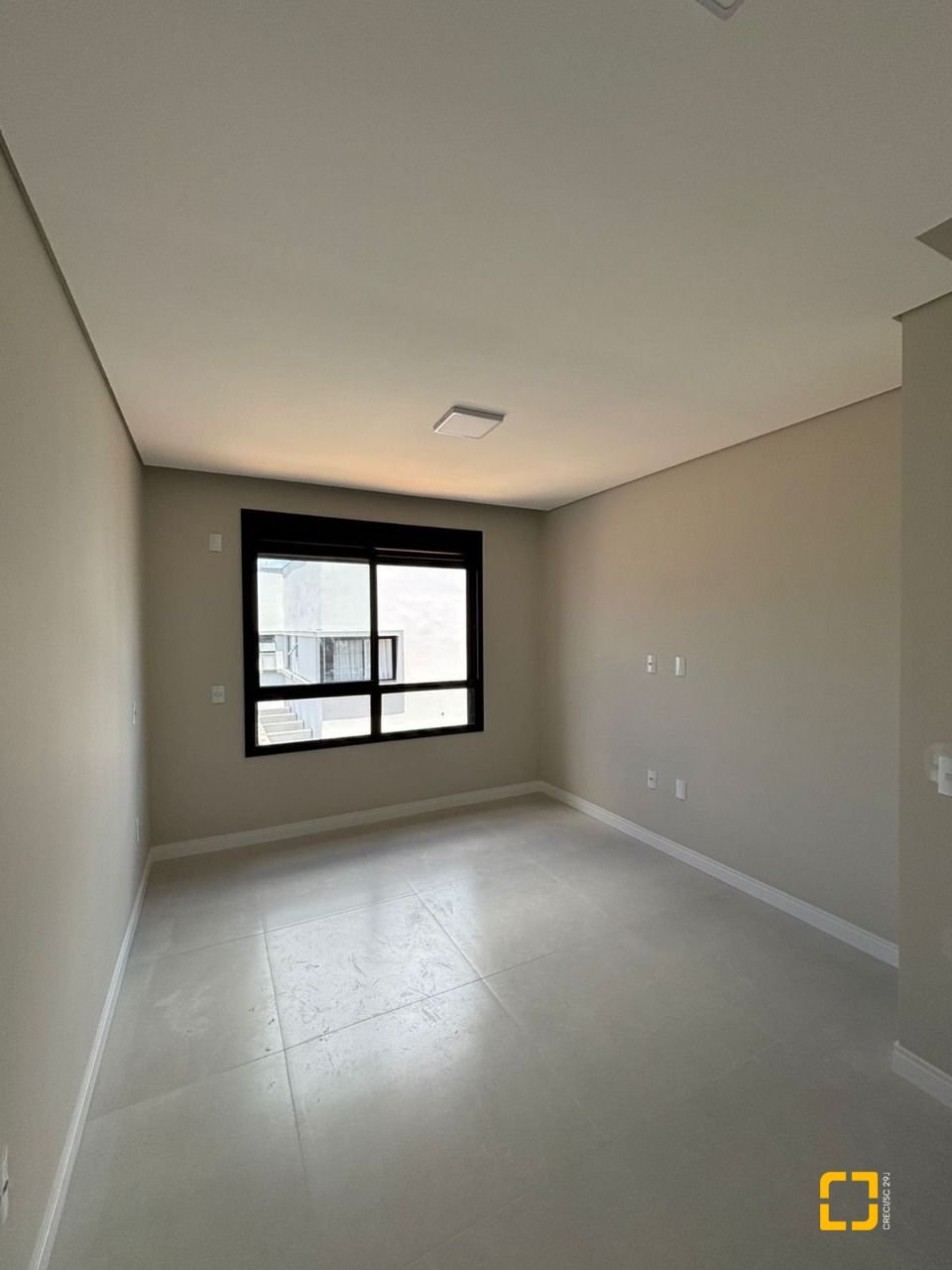 Casa de Condomínio com 176m², 4 quartos (sendo 1 suíte), 4 garagens, no bairro Beira Rio em Biguaçu
