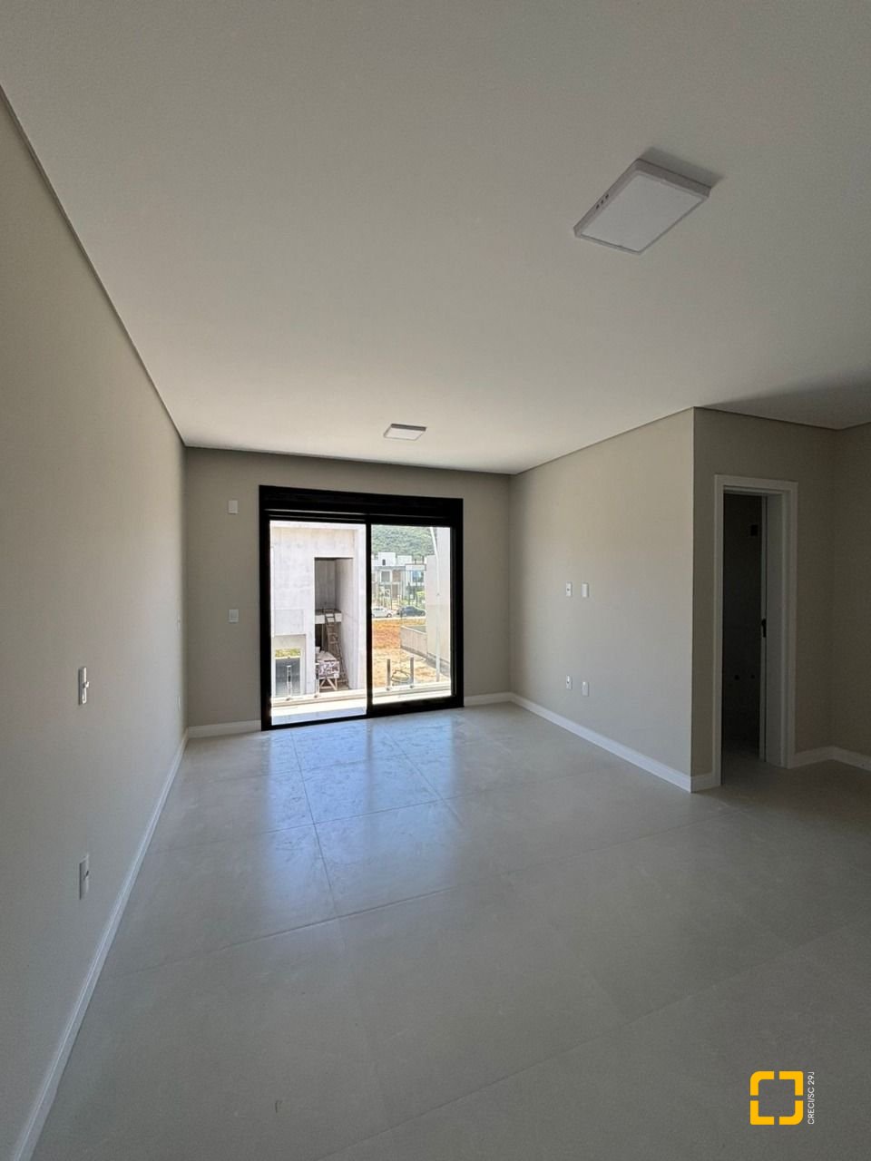 Casa de Condomínio com 176m², 3 quartos (sendo 1 suíte), 4 garagens, no bairro Beira Rio em Biguaçu