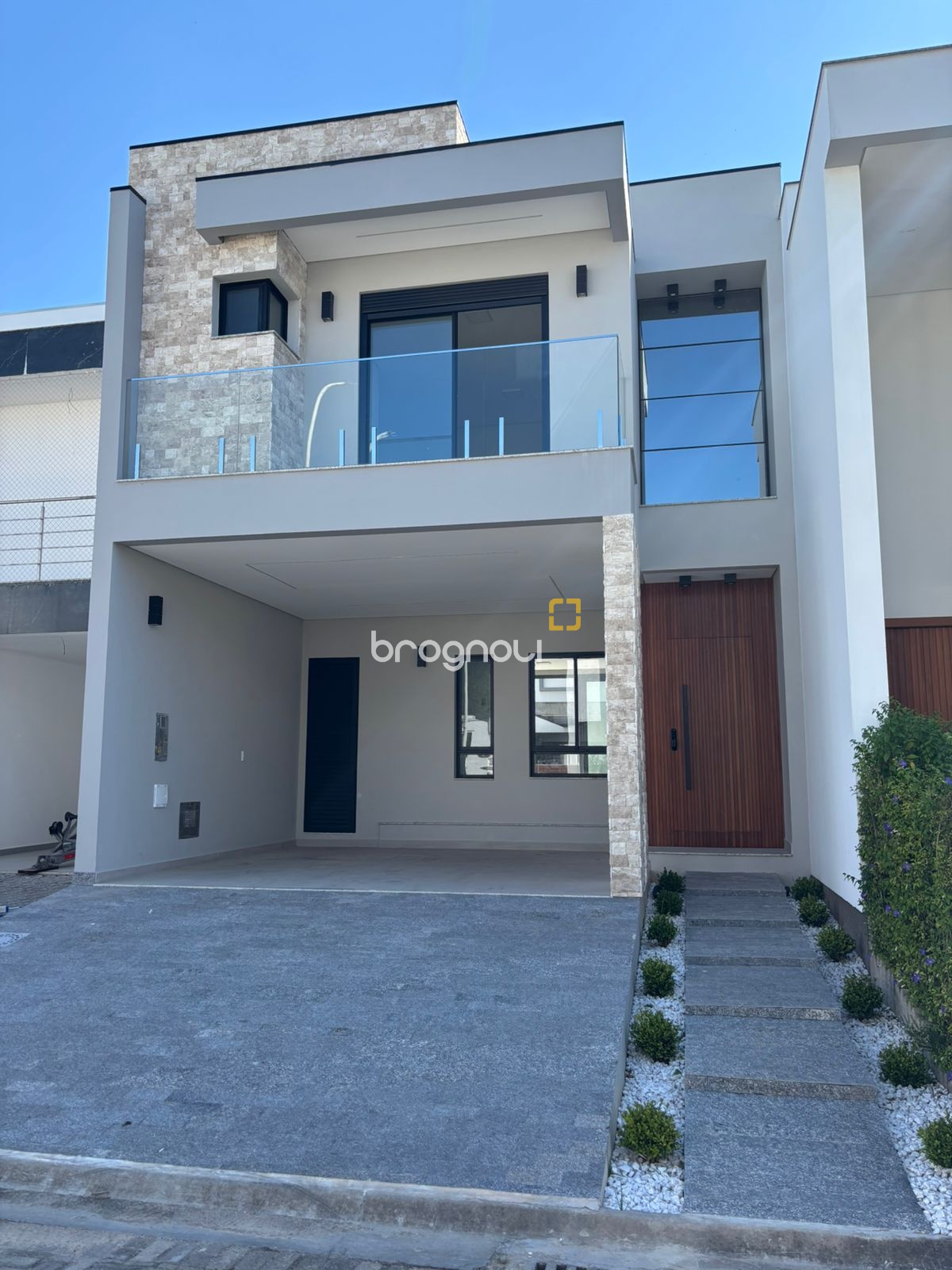 Casa de Condomínio com 176m², 3 quartos (sendo 1 suíte), 4 garagens, no bairro Beira Rio em Biguaçu