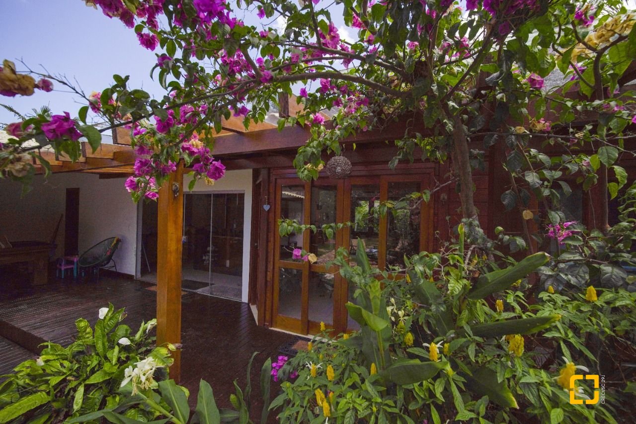 Casa com 313m², 5 quartos (sendo 2 suítes), 4 garagens, no bairro Rio Tavares em Florianópolis