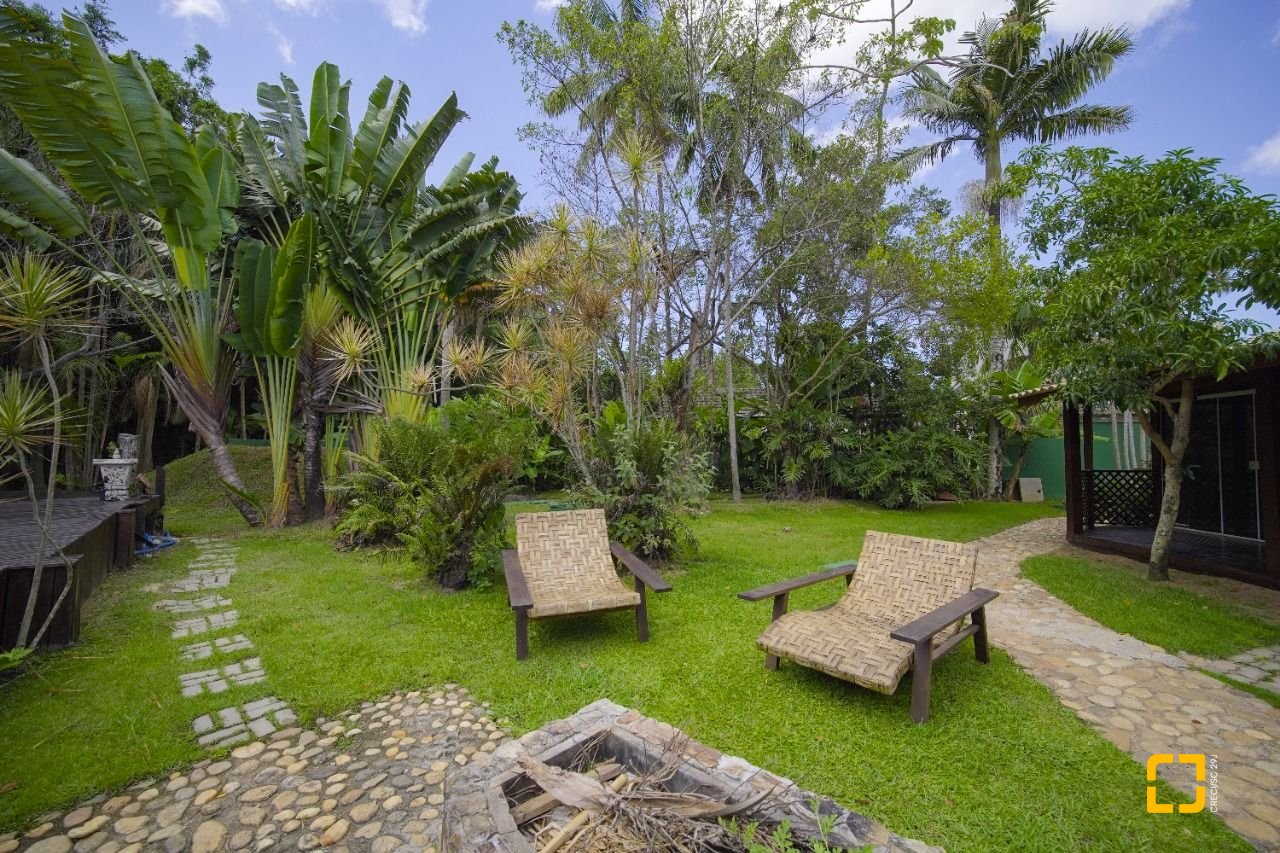Casa com 313m², 5 quartos (sendo 2 suítes), 4 garagens, no bairro Rio Tavares em Florianópolis