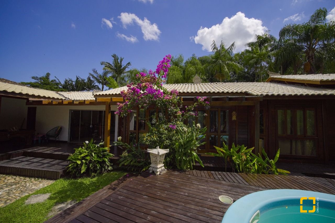 Casa com 313m², 5 quartos (sendo 2 suítes), 4 garagens, no bairro Rio Tavares em Florianópolis