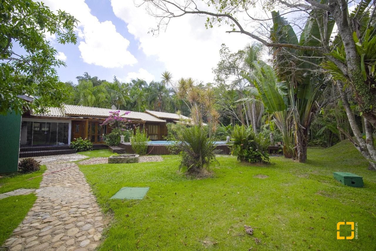 Casa com 313m², 5 quartos (sendo 2 suítes), 4 garagens, no bairro Rio Tavares em Florianópolis