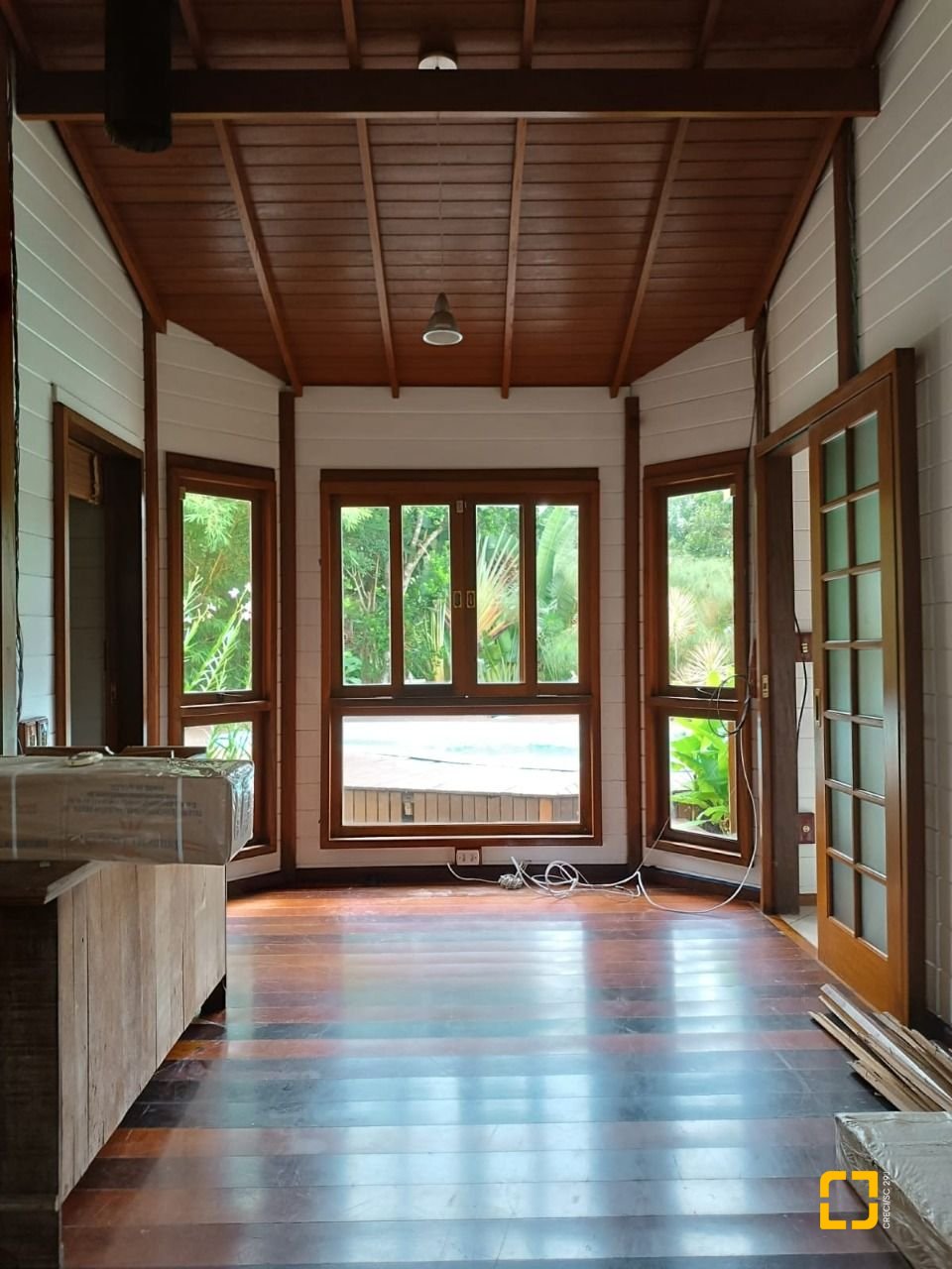 Casa com 313m², 5 quartos (sendo 2 suítes), 4 garagens, no bairro Rio Tavares em Florianópolis