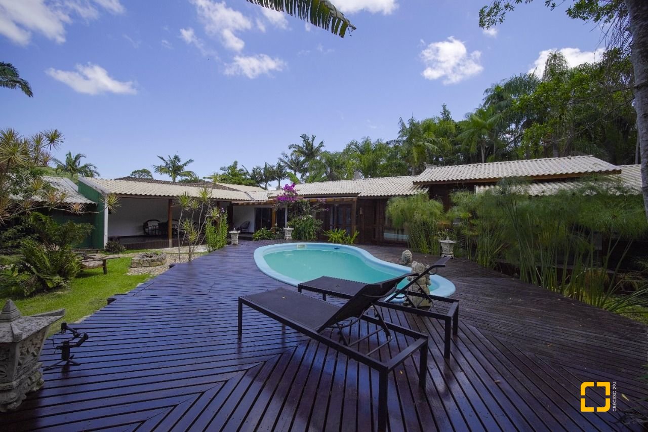 Casa com 313m², 5 quartos (sendo 2 suítes), 4 garagens, no bairro Rio Tavares em Florianópolis