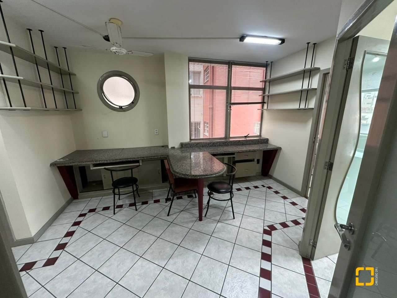 Sala com 50m², 1 garagem, no bairro Centro em Florianópolis