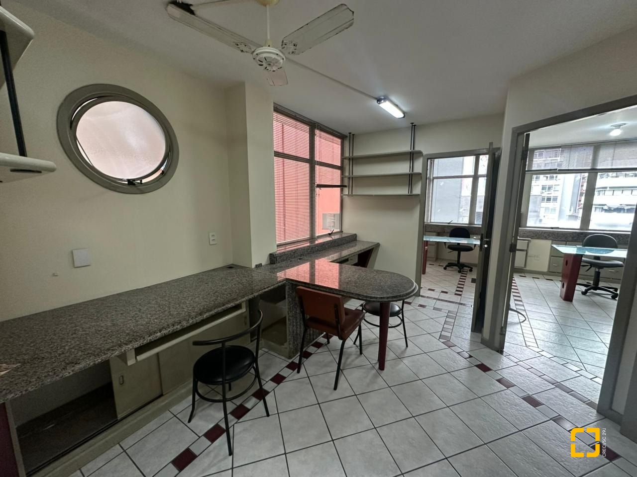 Sala com 50m², 1 garagem, no bairro Centro em Florianópolis