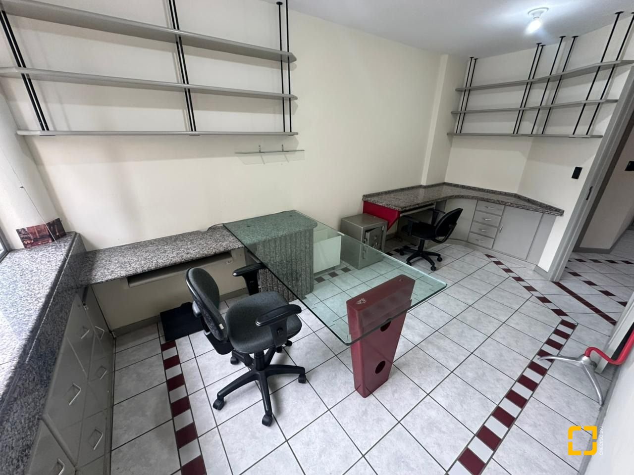 Sala com 50m², 1 garagem, no bairro Centro em Florianópolis