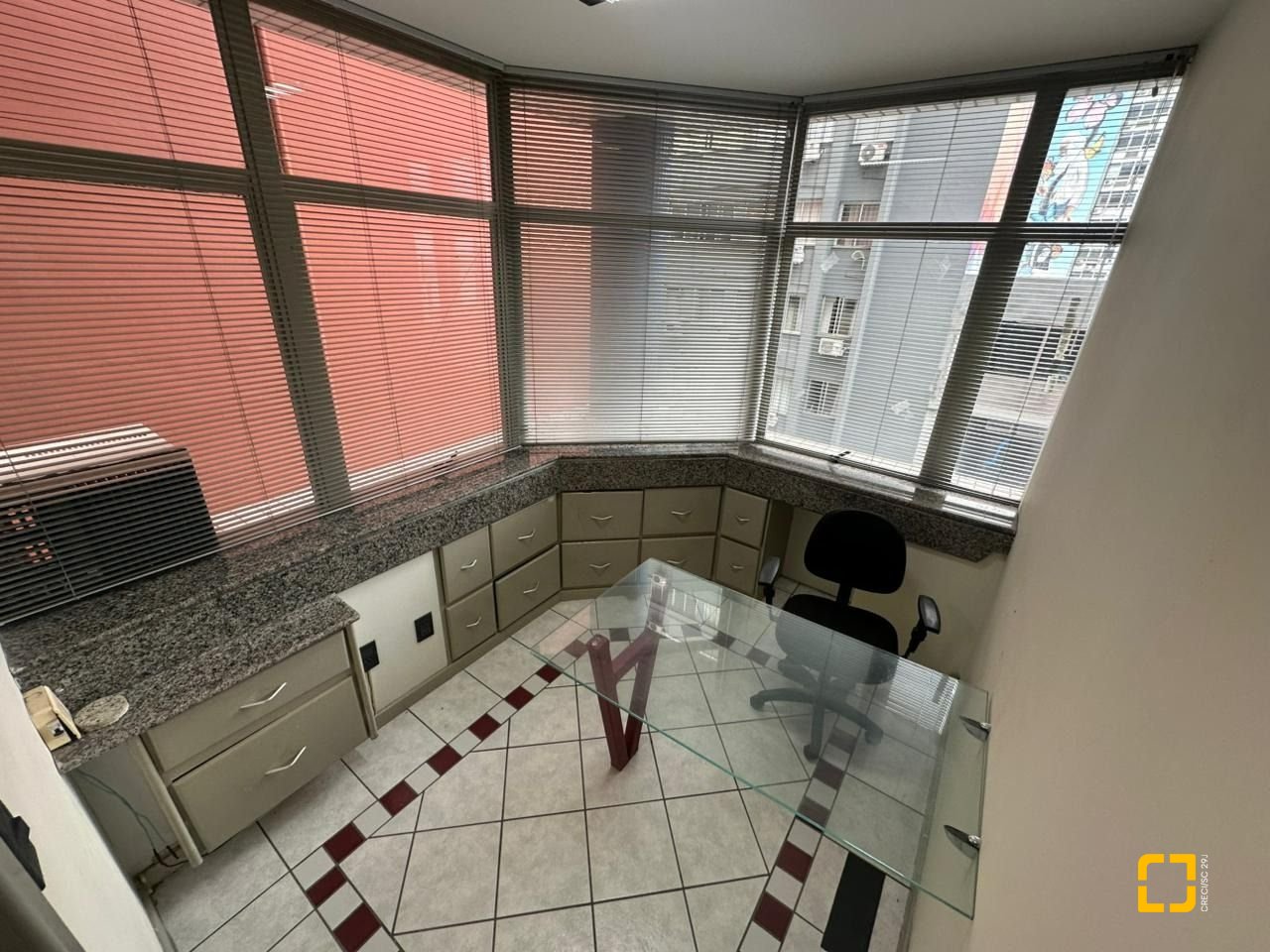 Sala com 50m², 1 garagem, no bairro Centro em Florianópolis