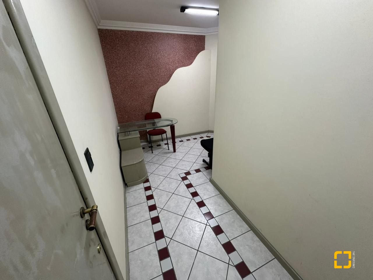 Sala com 50m², 1 garagem, no bairro Centro em Florianópolis