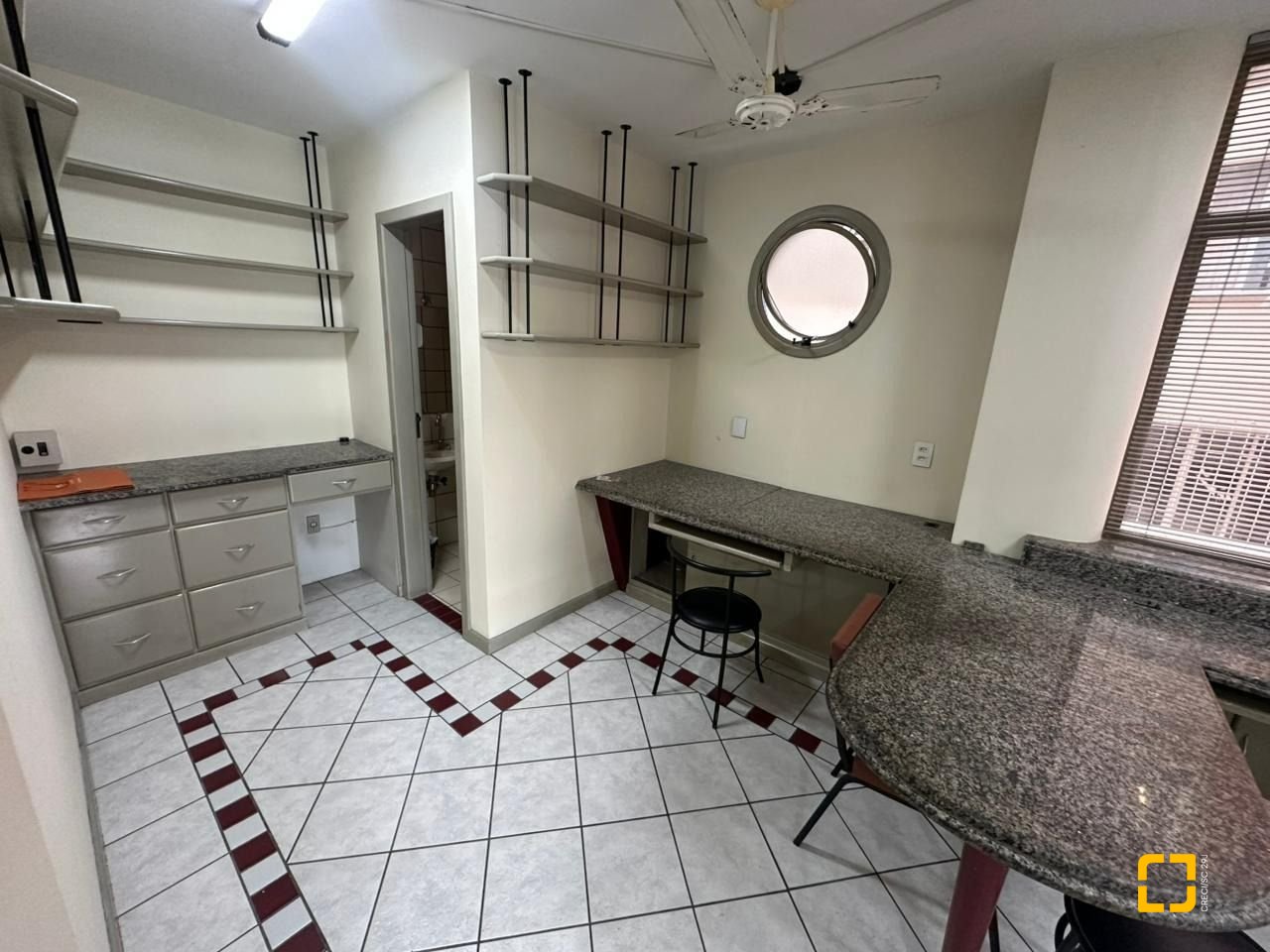Sala com 50m², 1 garagem, no bairro Centro em Florianópolis