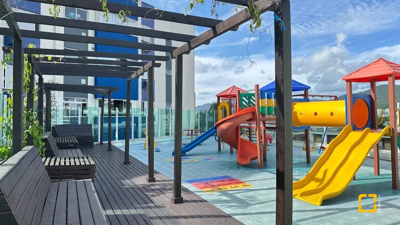 Apartamento com 68m², 4 quartos (sendo 2 suítes), 1 garagem, no bairro Trindade em Florianópolis