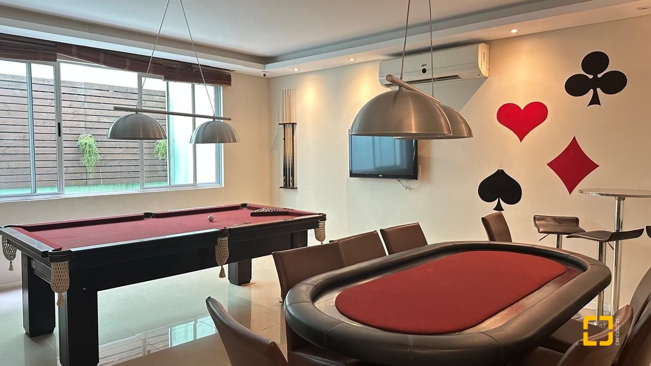 Apartamento com 68m², 4 quartos (sendo 2 suítes), 1 garagem, no bairro Trindade em Florianópolis