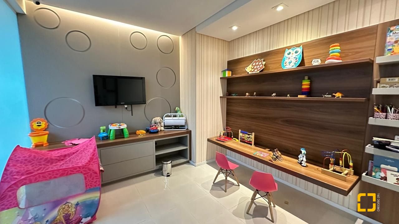 Apartamento com 68m², 4 quartos (sendo 2 suítes), 1 garagem, no bairro Trindade em Florianópolis
