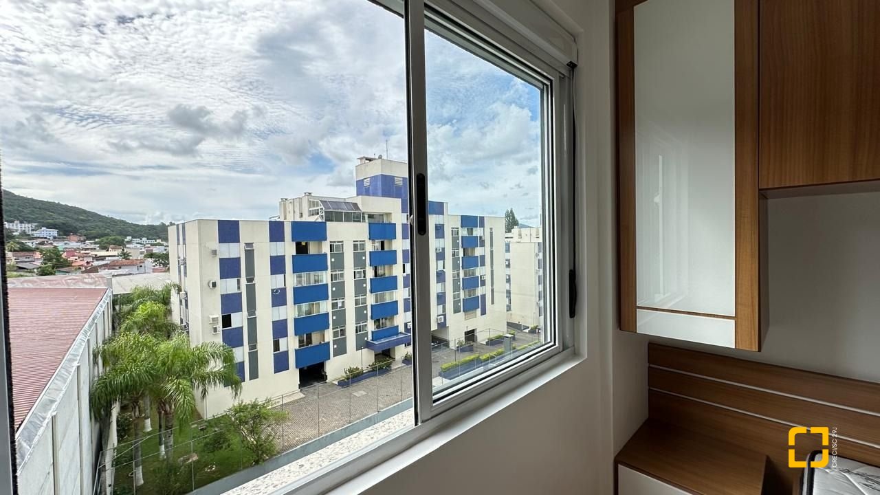 Apartamento com 68m², 4 quartos (sendo 2 suítes), 1 garagem, no bairro Trindade em Florianópolis