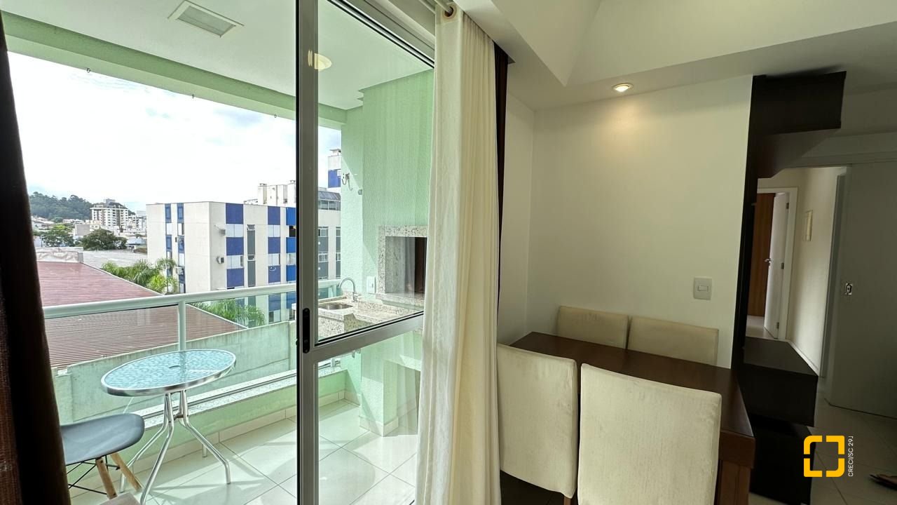 Apartamento com 68m², 4 quartos (sendo 2 suítes), 1 garagem, no bairro Trindade em Florianópolis