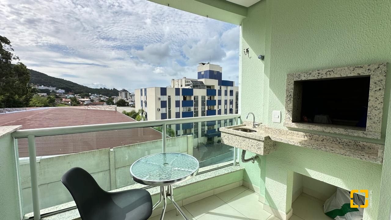 Apartamento com 68m², 4 quartos (sendo 2 suítes), 1 garagem, no bairro Trindade em Florianópolis