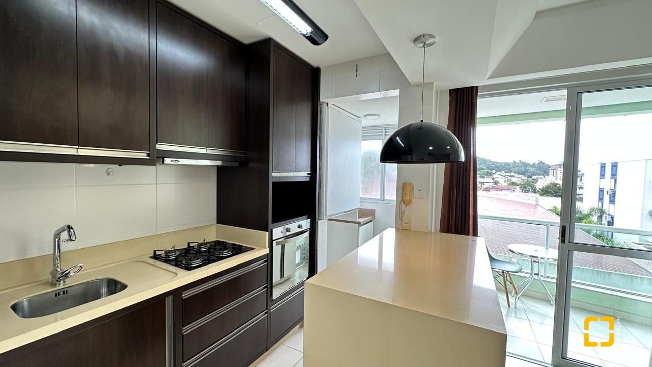 Apartamento com 68m², 4 quartos (sendo 2 suítes), 1 garagem, no bairro Trindade em Florianópolis